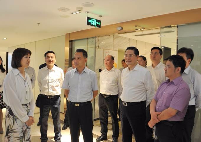 武汉市委常委副市长李有祥一行调研国通信托