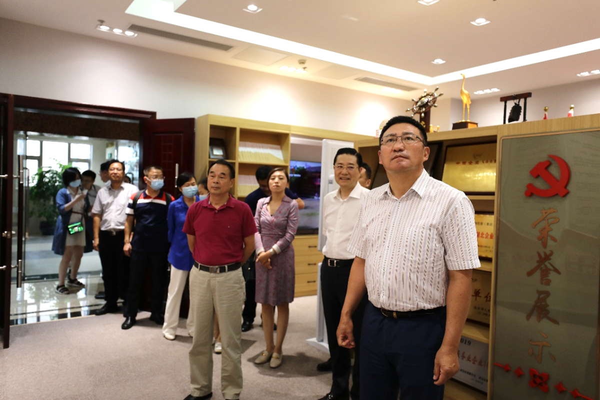 财政部金融司副司长董德刚一行到集团调研